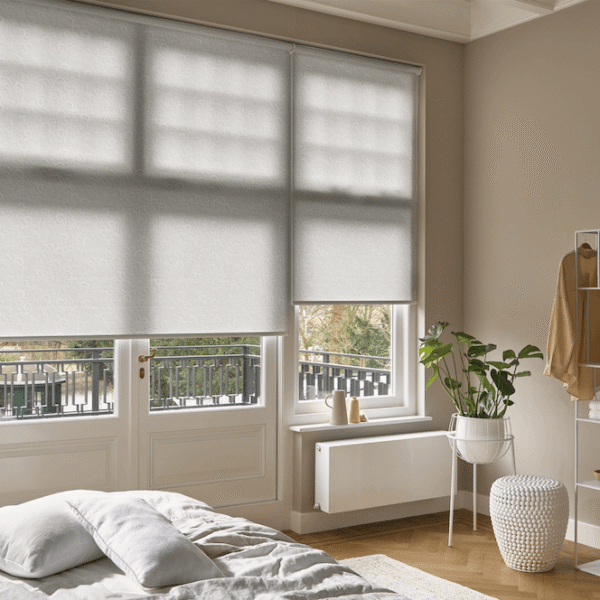 Rullegardin_RS 100_Signature_Roller Blinds Close Up Photo beige blinds-2-2