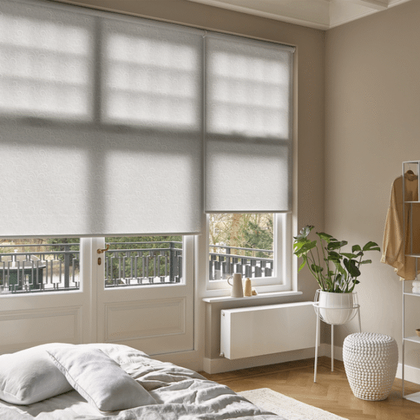 Rullegardin_RS 100_Signature_Roller Blinds Close Up Photo beige blinds-2-2