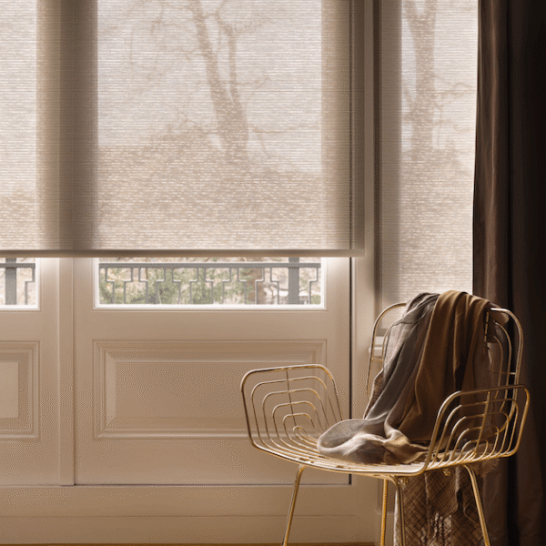 Rullegardin_RS 100_Signature_Roller Blinds Close Up Photo beige blinds-3-2