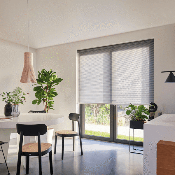 Rullegardin_RS 100_Signature_Roller Blinds Close Up Photo beige blinds-6